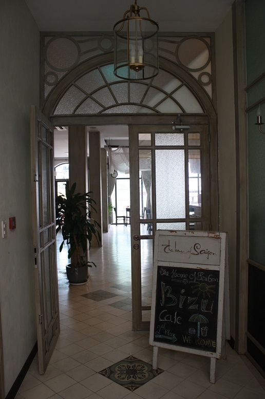 「THE HOUSE OF SAIGON」3階のカフェの入口