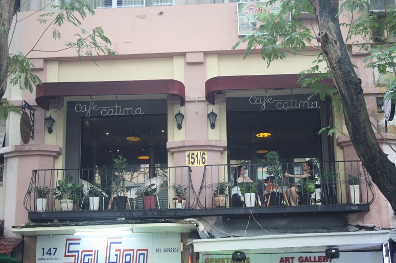 「CATINA café」2階のテラス席