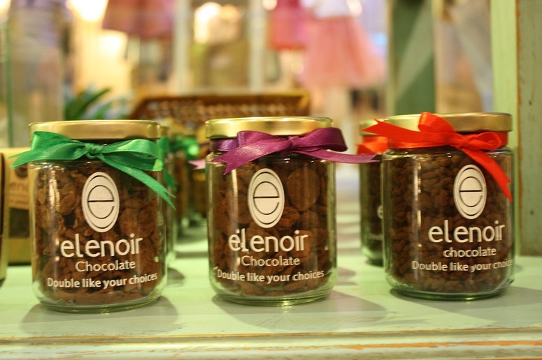 ベトナム産カカオを使用した「elenoir chocolate」の瓶入りチョコレート