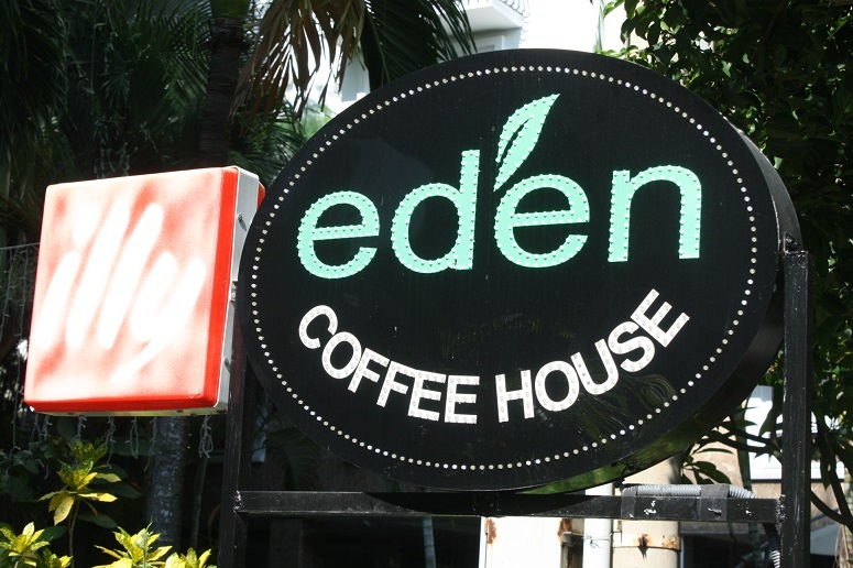 「eden COFFEE HOUSE」看板