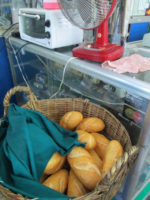 フランスパン（banh mi khong）