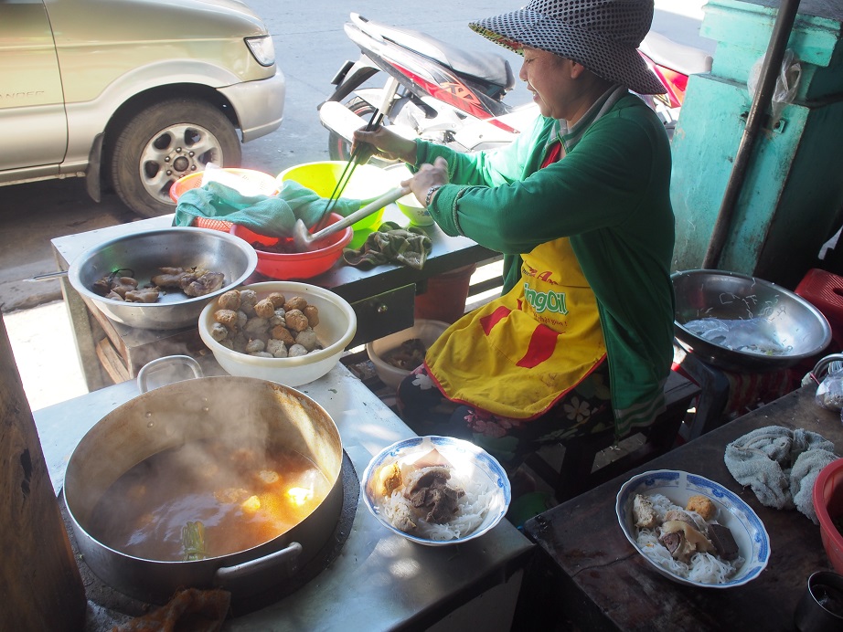  「Bun Bo Hue Ba Tuyet」の調理場