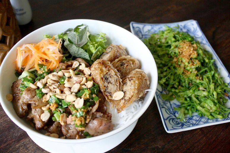 Rice noodles with pork and fried rolls　&　Stir-fried vegetables with garlic