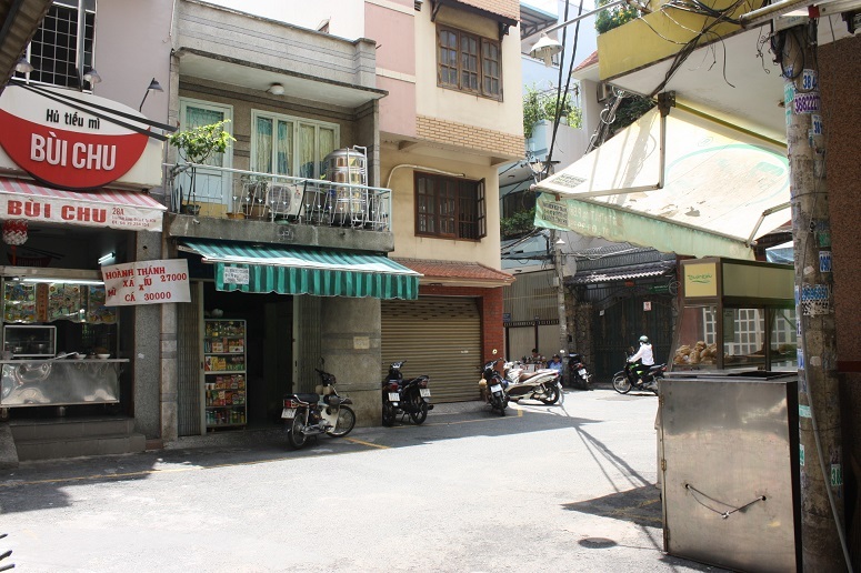 トンタットトゥン通りの路地