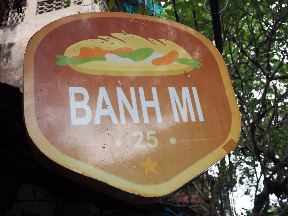 「BANH MI 25」の看板