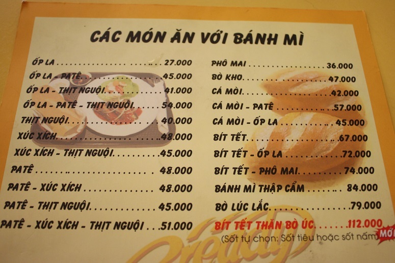 「Bready BANH MI TUOI」のメニュー（ベトナム語）