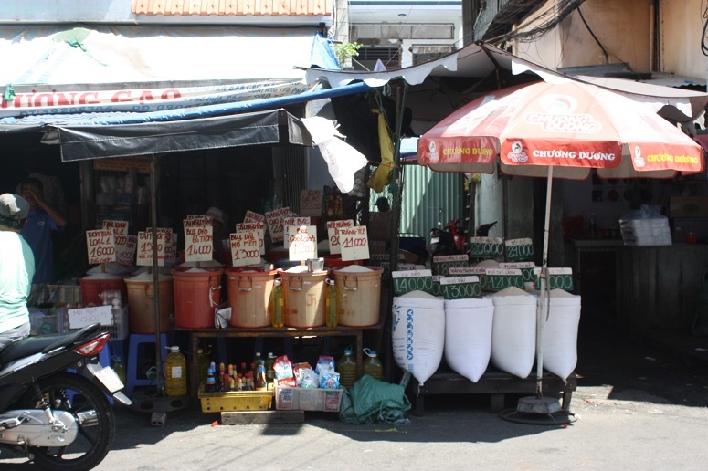 コーヤン通りの青空市場