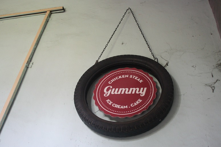 「gummy」の看板