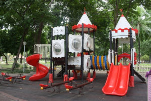 ベンタイン市場の北側に広がる「タオダン公園」の子どもの遊び場