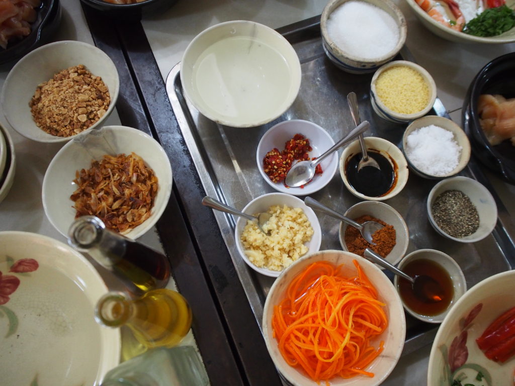 ベトナム料理教室「Mai Home cooking class」①〜市場ツアー＆野菜の飾り切り編〜