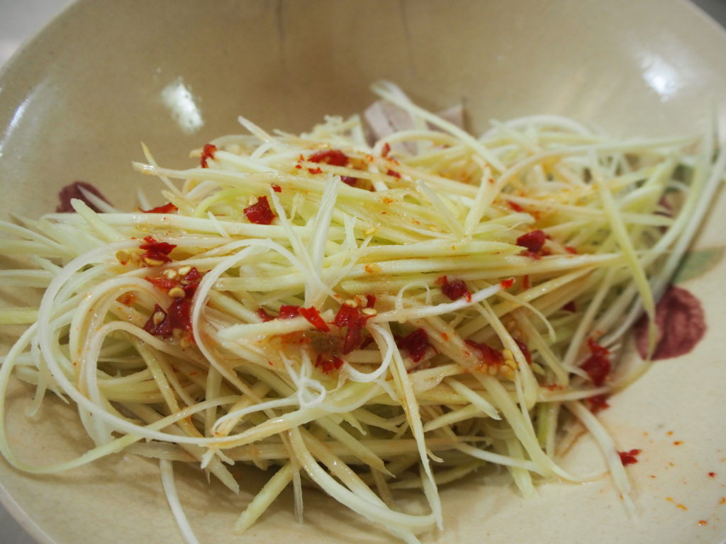 ベトナム料理教室「Mai Home cooking class」②〜青マンゴーのサラダ＆鶏肉の生姜煮編〜